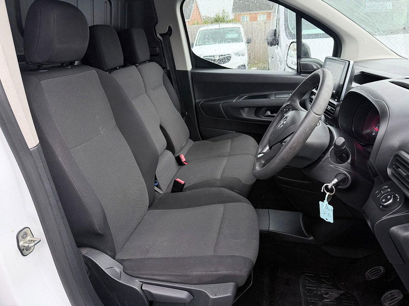 Vauxhall Combo 1.5 Turbo D 2300 Sportive L2 H1 Euro 6 4dr 4dr Manual 2026