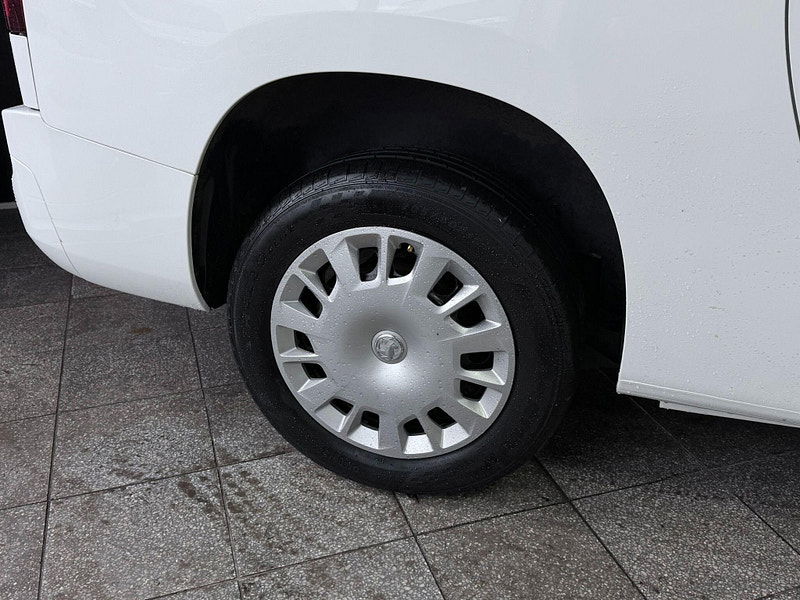 Vauxhall Combo 1.5 Turbo D 2300 Sportive L2 H1 Euro 6 4dr 4dr Manual 2026