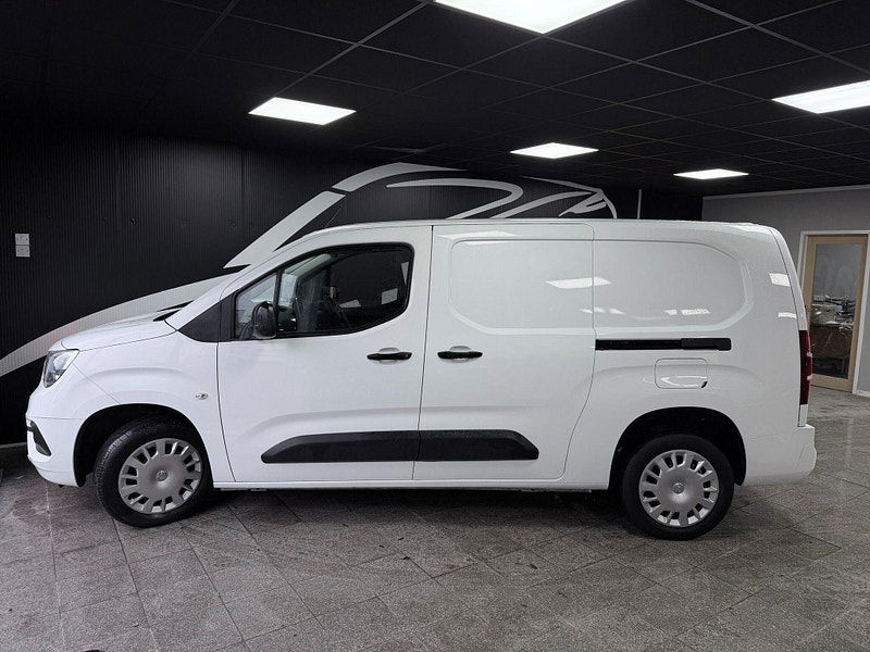 Vauxhall Combo 1.5 Turbo D 2300 Sportive L2 H1 Euro 6 4dr 4dr Manual 2026