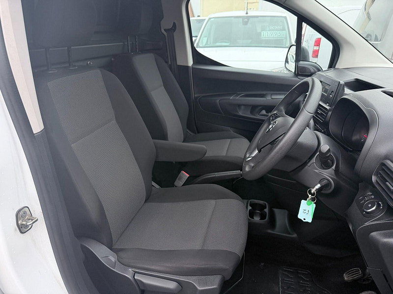 Vauxhall Combo 1.5 Turbo D 2300 Sportive L2 H1 Euro 6 (s/s) 4dr 4dr Manual 2026