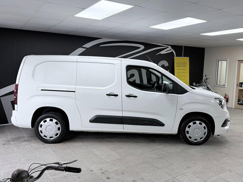 Vauxhall Combo 1.5 Turbo D 2300 Sportive L2 H1 Euro 6 (s/s) 4dr 4dr Manual 2026