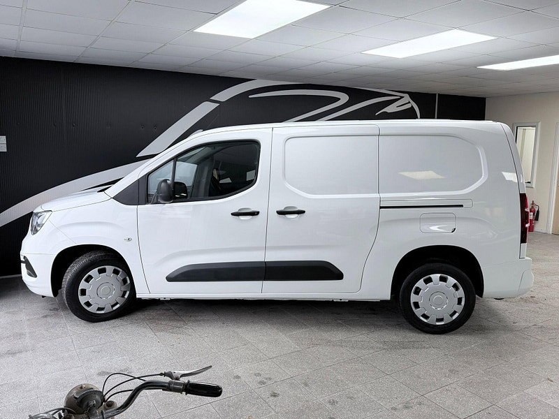 Vauxhall Combo 1.5 Turbo D 2300 Sportive L2 H1 Euro 6 (s/s) 4dr 4dr Manual 2026