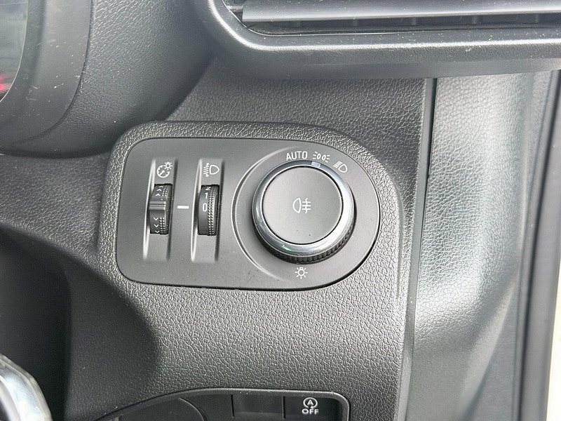 Vauxhall Combo 1.5 Turbo D 2300 Sportive L2 H1 Euro 6 (s/s) 4dr 4dr Manual 2026