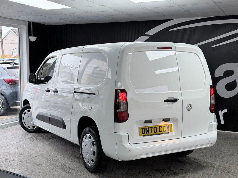Vauxhall Combo 1.5 Turbo D 2300 Sportive L2 H1 Euro 6 (s/s) 4dr 4dr Manual 2026