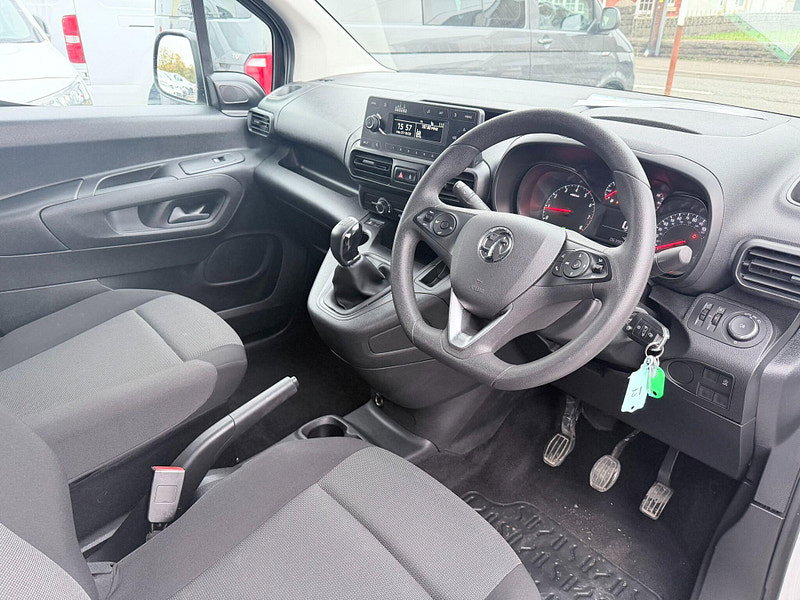 Vauxhall Combo 1.5 Turbo D 2300 Sportive L2 H1 Euro 6 (s/s) 4dr 4dr Manual 2026