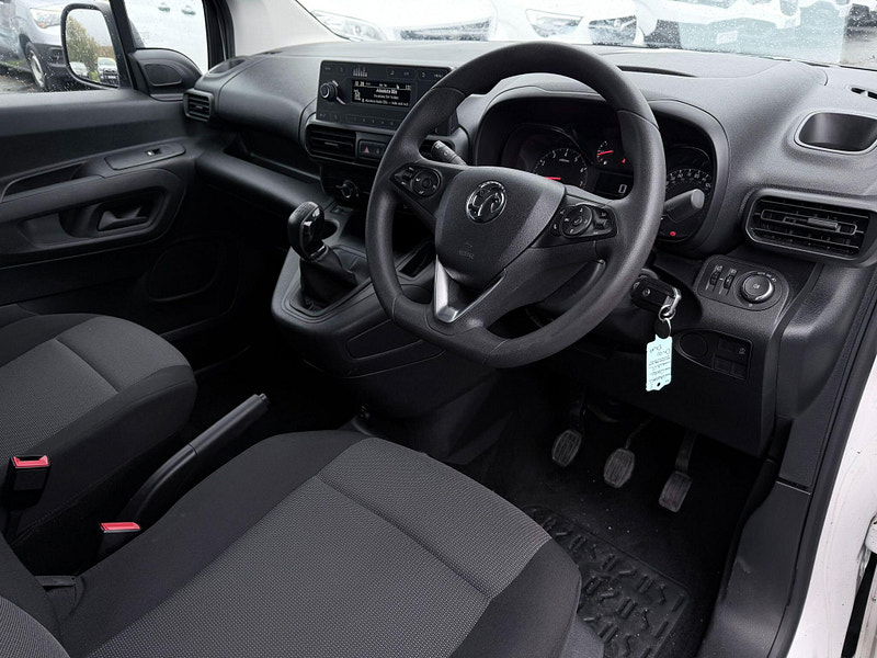 Vauxhall Combo 1.5 Turbo D 2300 Sportive L2 H1 Euro 6 (s/s) 4dr 4dr Manual 2026