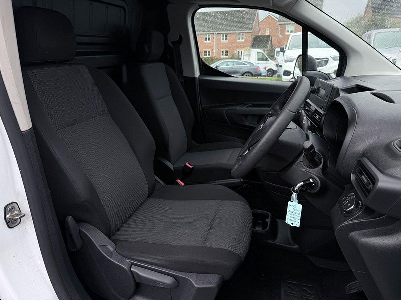 Vauxhall Combo 1.5 Turbo D 2300 Sportive L2 H1 Euro 6 (s/s) 4dr 4dr Manual 2026