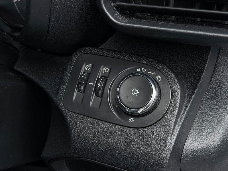 Vauxhall Combo 1.5 Turbo D 2300 Sportive L2 H1 Euro 6 (s/s) 4dr 4dr Manual 2026