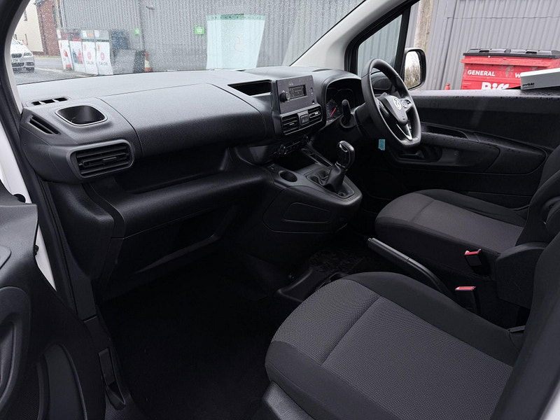 Vauxhall Combo 1.5 Turbo D 2300 Sportive L2 H1 Euro 6 (s/s) 4dr 4dr Manual 2026