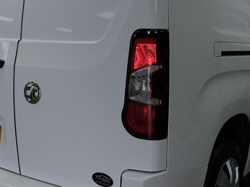 Vauxhall Combo 1.5 Turbo D 2300 Sportive L2 H1 Euro 6 (s/s) 4dr 4dr Manual 2026
