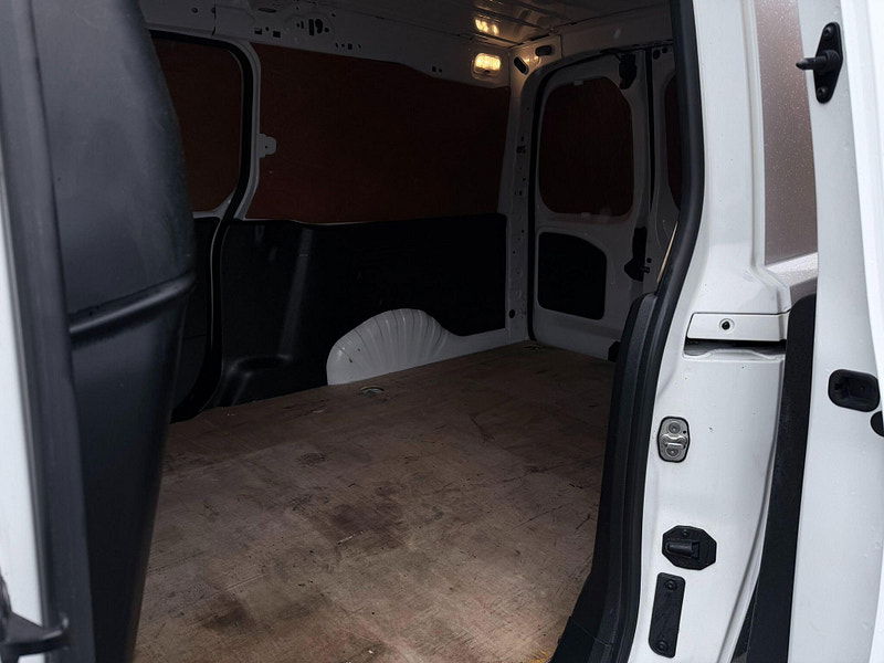 Vauxhall Combo 1.5 Turbo D 2300 Sportive L2 H1 Euro 6 (s/s) 4dr 4dr Manual 2026