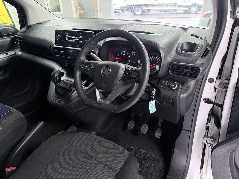 Vauxhall Combo 1.5 Turbo D 2300 Sportive L2 H1 Euro 6 (s/s) 4dr 4dr Manual 2026