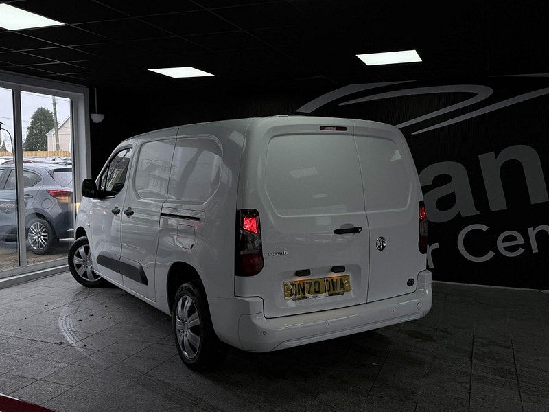 Vauxhall Combo 1.5 Turbo D 2300 Sportive L2 H1 Euro 6 (s/s) 4dr 4dr Manual 2026