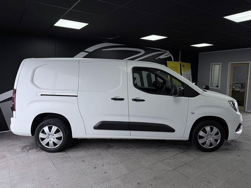 Vauxhall Combo 1.5 Turbo D 2300 Sportive L2 H1 Euro 6 (s/s) 4dr 4dr Manual 2026