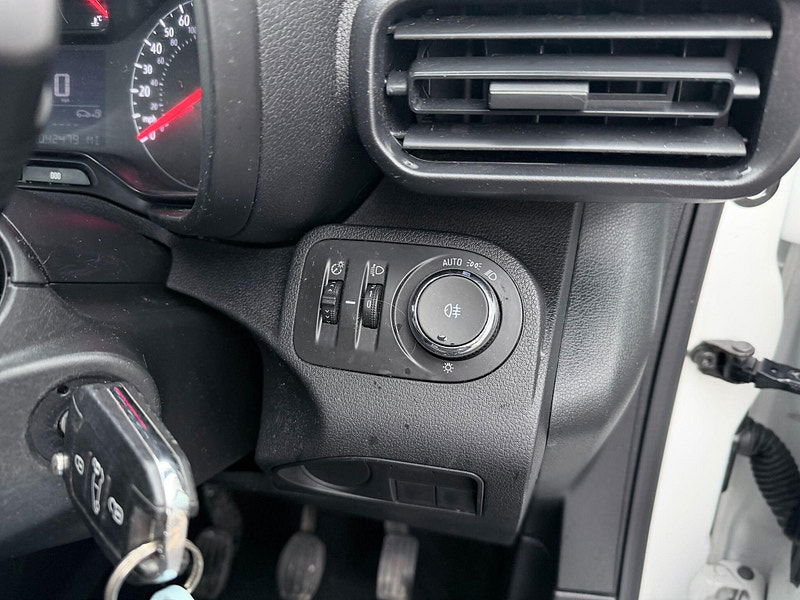 Vauxhall Combo 1.5 Turbo D 2300 Sportive L2 H1 Euro 6 (s/s) 4dr 4dr Manual 2026