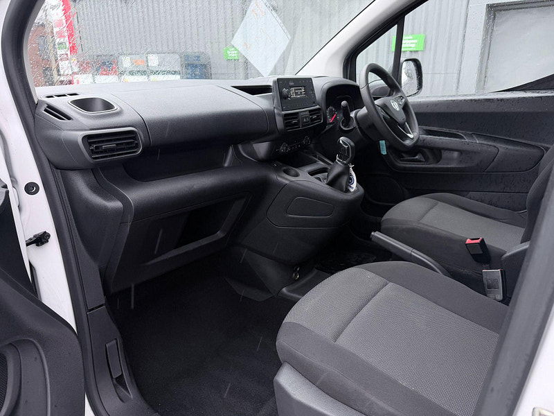 Vauxhall Combo 1.5 Turbo D 2300 Sportive L2 H1 Euro 6 (s/s) 4dr 4dr Manual 2026