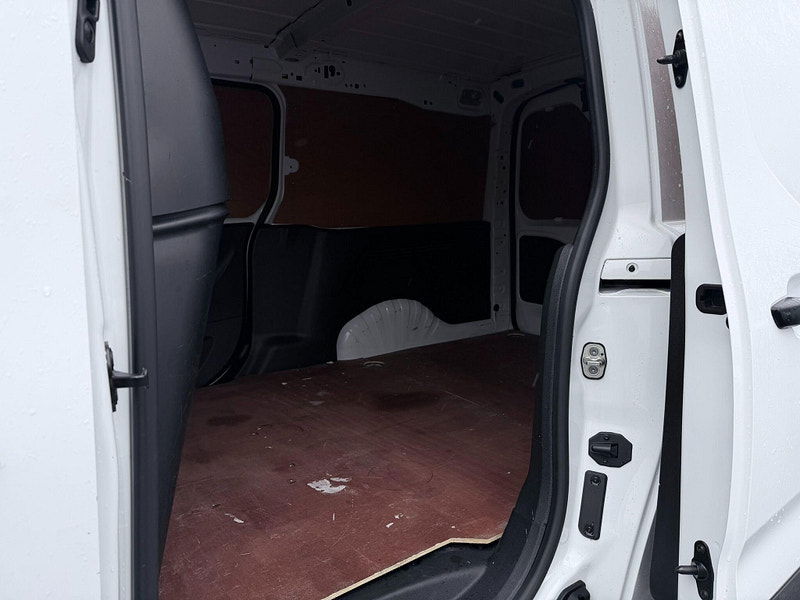 Vauxhall Combo 1.5 Turbo D 2300 Sportive L2 H1 Euro 6 (s/s) 4dr 4dr Manual 2026