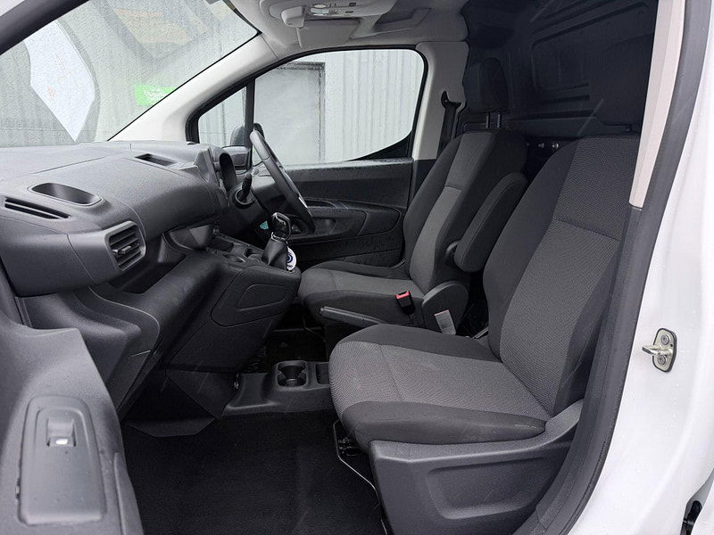 Vauxhall Combo 1.5 Turbo D 2300 Sportive L2 H1 Euro 6 (s/s) 4dr 4dr Manual 2026