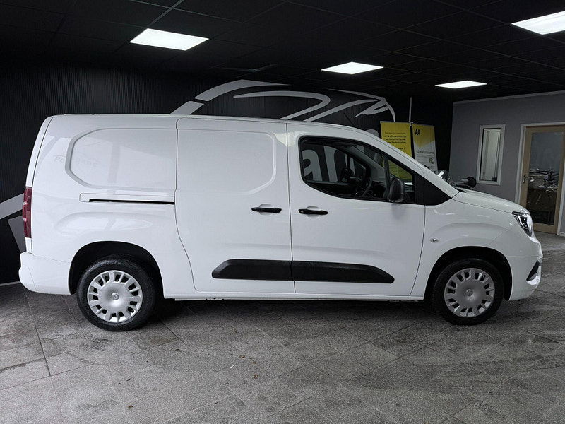 Vauxhall Combo 1.5 Turbo D 2300 Sportive L2 H1 Euro 6 (s/s) 4dr 4dr Manual 2026