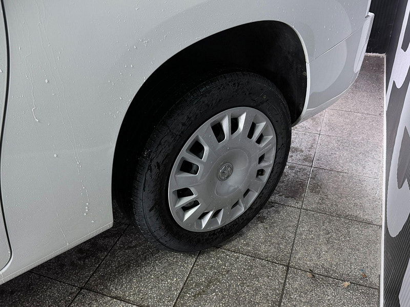 Vauxhall Combo 1.5 Turbo D 2300 Sportive L2 H1 Euro 6 (s/s) 4dr 4dr Manual 2026