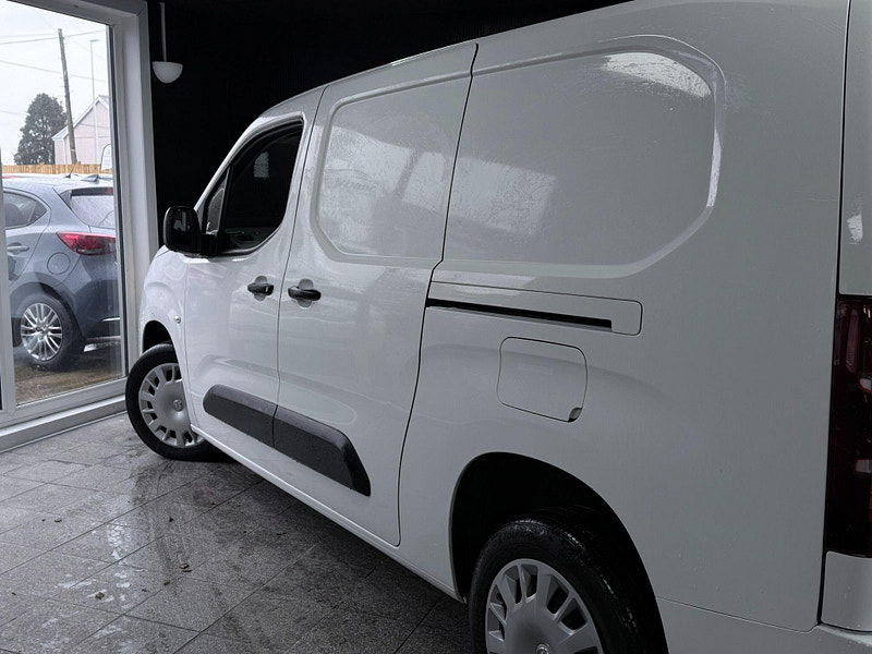 Vauxhall Combo 1.5 Turbo D 2300 Sportive L2 H1 Euro 6 (s/s) 4dr 4dr Manual 2026