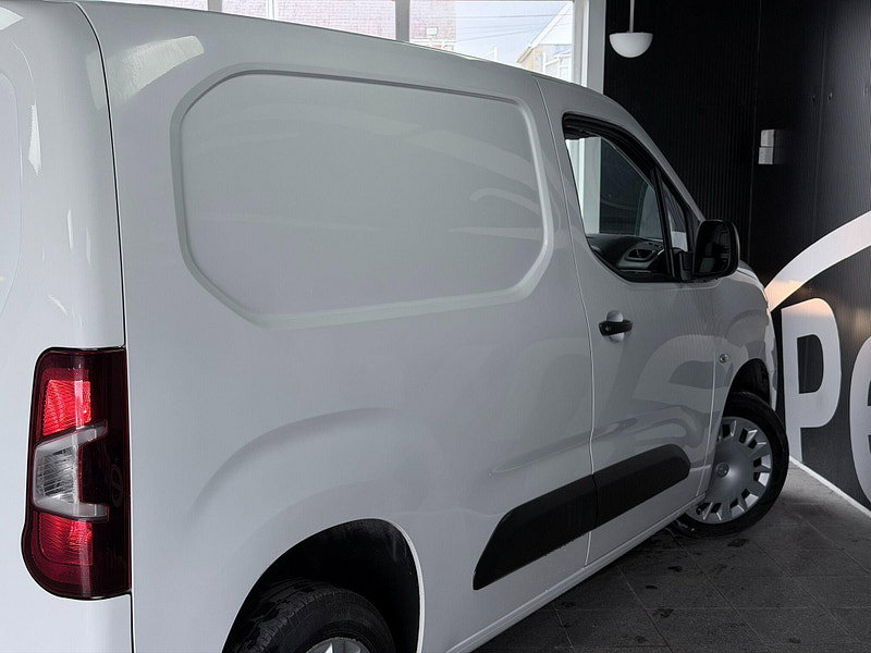 Vauxhall Combo 1.6 Turbo D 2300 Sportive L1 H1 Euro 6 (s/s) 4dr 4dr Manual 2026