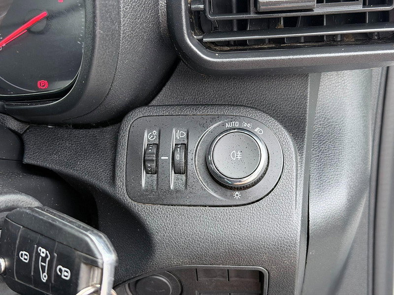 Vauxhall Combo 1.6 Turbo D 2300 Sportive L1 H1 Euro 6 (s/s) 4dr 4dr Manual 2026