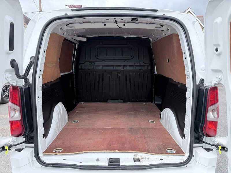 Vauxhall Combo 1.6 Turbo D 2300 Sportive L1 H1 Euro 6 (s/s) 4dr 4dr Manual 2026