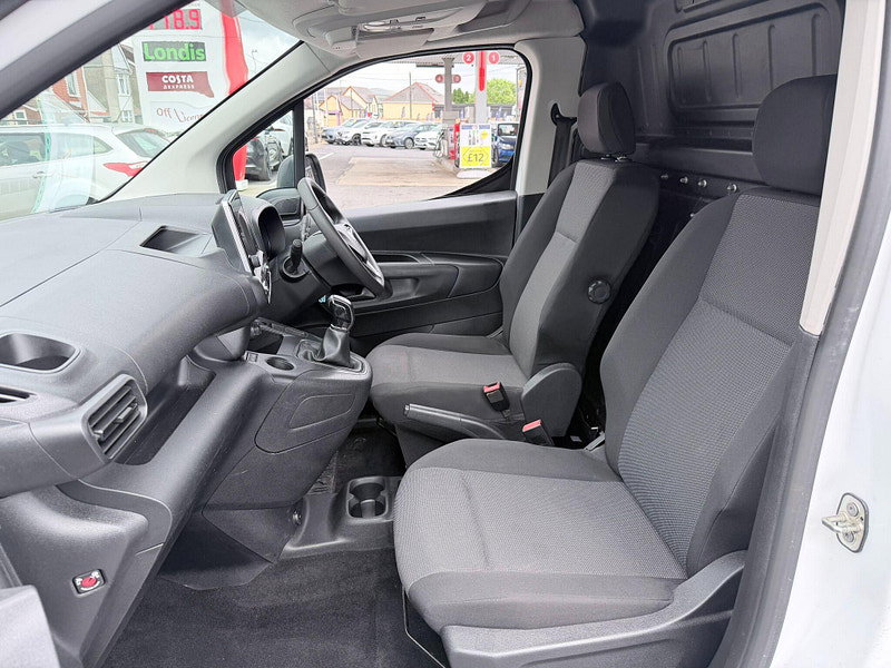 Vauxhall Combo 1.6 Turbo D 2300 Sportive L1 H1 Euro 6 (s/s) 4dr 4dr Manual 2026