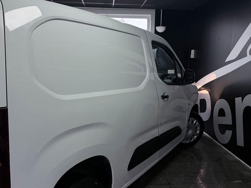 Vauxhall Combo 1.6 Turbo D 2300 Sportive L1 H1 Euro 6 (s/s) 4dr 4dr Manual 2026