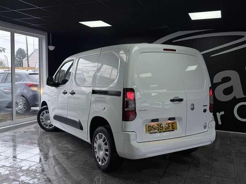 Vauxhall Combo 1.6 Turbo D 2300 Sportive L1 H1 Euro 6 (s/s) 4dr 4dr Manual 2026