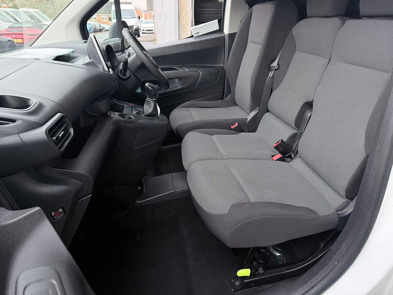 Vauxhall Combo 1.6 Turbo D 2300 Sportive L1 H1 Euro 6 (s/s) 4dr 4dr Manual 2026