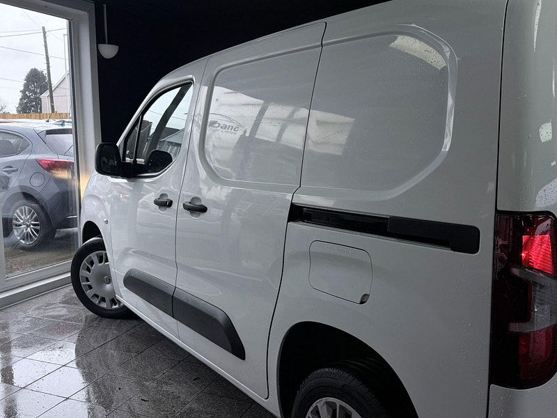 Vauxhall Combo 1.6 Turbo D 2300 Sportive L1 H1 Euro 6 (s/s) 4dr 4dr Manual 2026