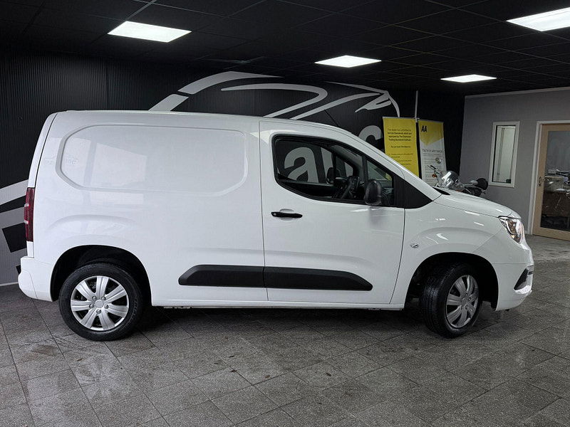 Vauxhall Combo 1.6 Turbo D 2300 Sportive L1 H1 Euro 6 (s/s) 4dr 4dr Manual 2026