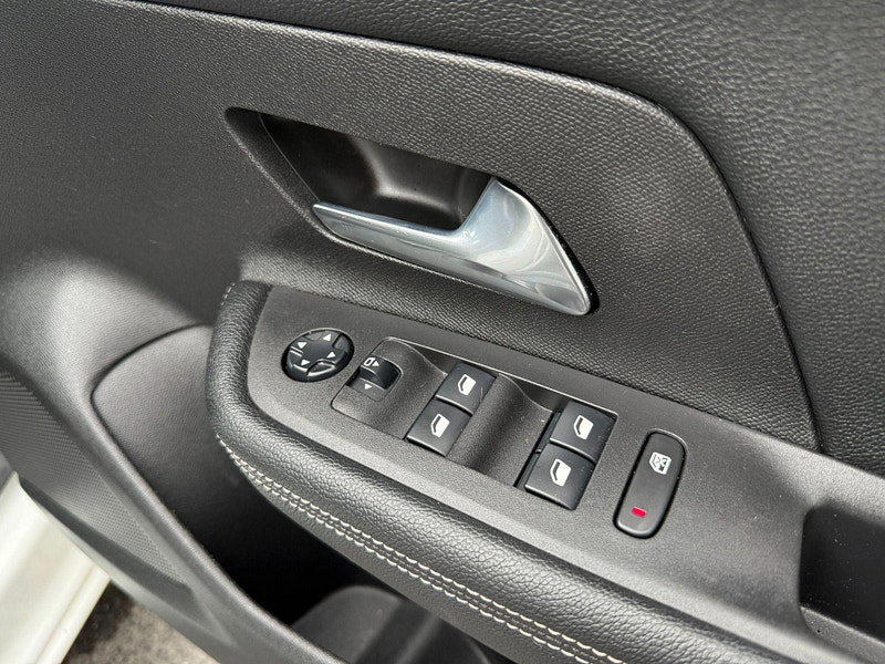 Vauxhall Mokka 1.2 Turbo SRi Premium Euro 6 (s/s) 5dr 5dr Manual 2026