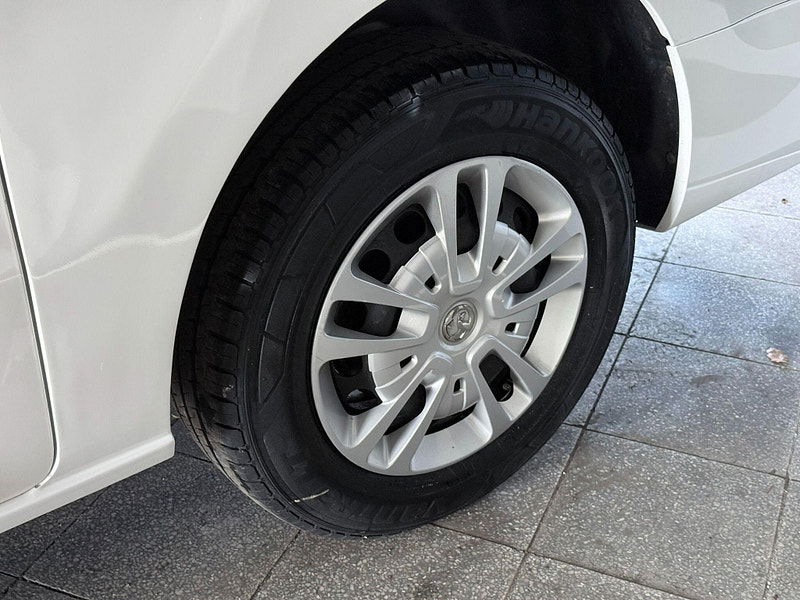 Vauxhall Vivaro 2.0 Turbo D 3100 Sportive Auto L2 H1 Euro 6 (s/s) 5dr 5dr Automatic 2026