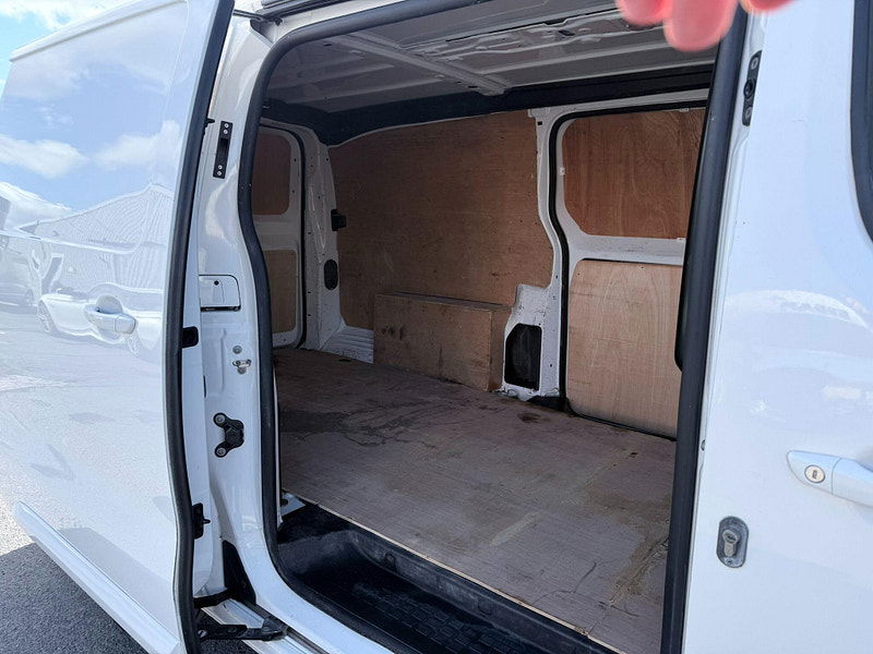 Vauxhall Vivaro 2.0 Turbo D 3100 Sportive Auto L2 H1 Euro 6 (s/s) 5dr 5dr Automatic 2026