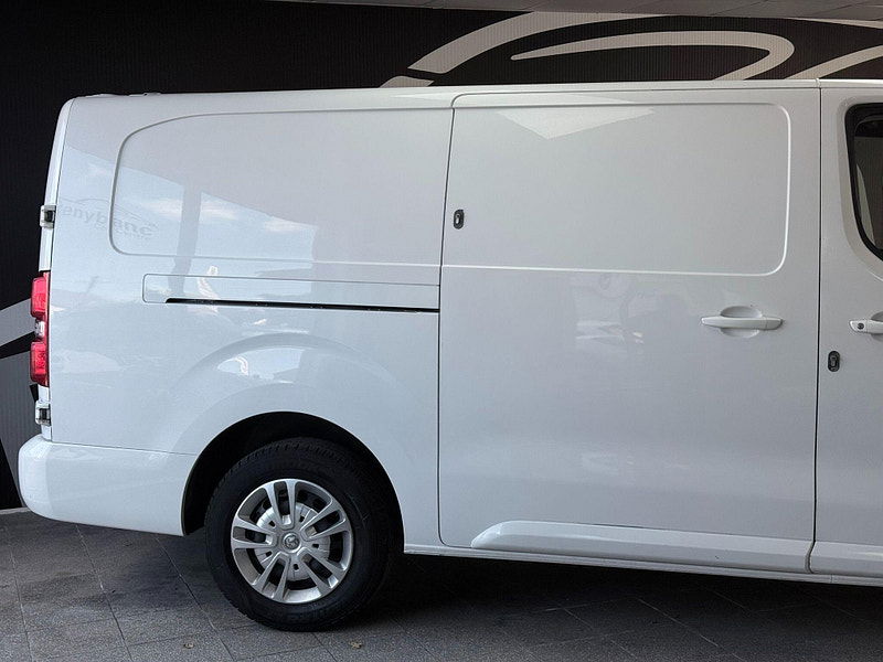 Vauxhall Vivaro 2.0 Turbo D 3100 Sportive Auto L2 H1 Euro 6 (s/s) 5dr 5dr Automatic 2026