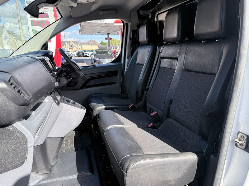 Vauxhall Vivaro 2.0 Turbo D 3100 Sportive Auto L2 H1 Euro 6 (s/s) 5dr 5dr Automatic 2026