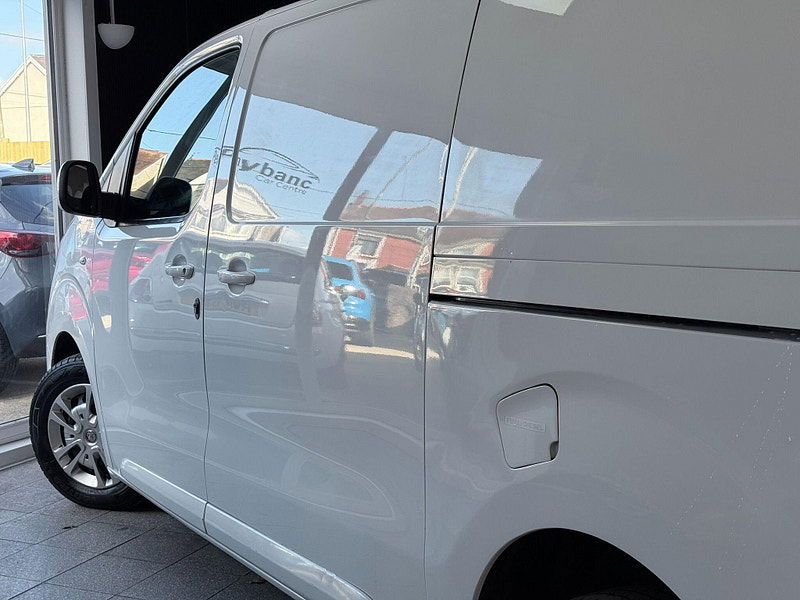 Vauxhall Vivaro 2.0 Turbo D 3100 Sportive Auto L2 H1 Euro 6 (s/s) 5dr 5dr Automatic 2026