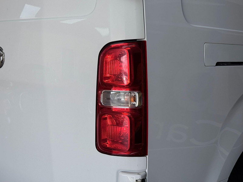 Vauxhall Vivaro 2.0 Turbo D 3100 Sportive Auto L2 H1 Euro 6 (s/s) 5dr 5dr Automatic 2026