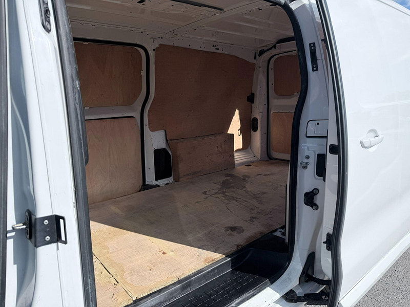 Vauxhall Vivaro 2.0 Turbo D 3100 Sportive Auto L2 H1 Euro 6 (s/s) 5dr 5dr Automatic 2026