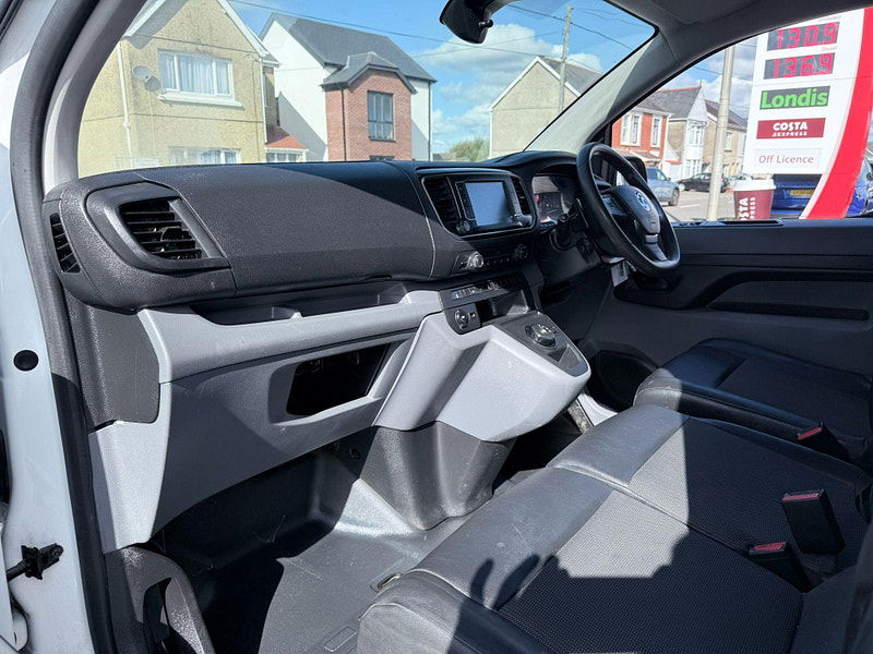 Vauxhall Vivaro 2.0 Turbo D 3100 Sportive Auto L2 H1 Euro 6 (s/s) 5dr 5dr Automatic 2026