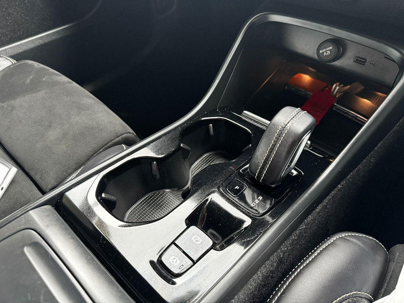 Volvo XC40 1.5 T3 R-Design Auto Euro 6 (s/s) 5dr 5dr Automatic 2026