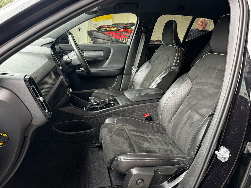 Volvo XC40 1.5 T3 R-Design Auto Euro 6 (s/s) 5dr 5dr Automatic 2026