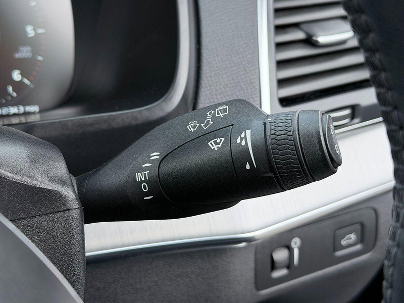 Volvo XC90 2.0 B5 MHEV Momentum Auto 4WD Euro 6 (s/s) 5dr 5dr Automatic 2026