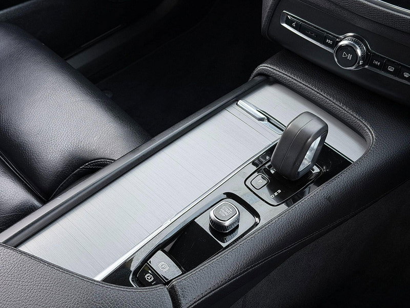 Volvo XC90 2.0 B5 MHEV Momentum Auto 4WD Euro 6 (s/s) 5dr 5dr Automatic 2026