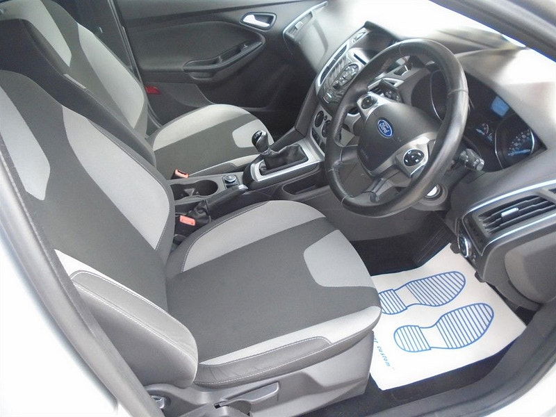 Ford Focus 1.6L Zetec 105 Hatchback 5dr Petrol Manual Euro 5 (103 bhp) 5dr Manual 2025