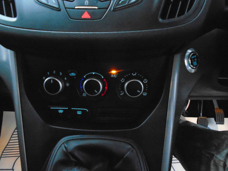 Ford Kuga 2.0L Zetec 4x2 TDCi SUV 5dr Diesel Manual Euro 5 (138 bhp) 5dr Manual 2025