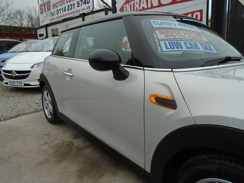 MINI Hatch 1.5 Cooper D Hatchback 3dr Diesel Manual Euro 6 (s/s) (116 ps) 3dr Manual 2026